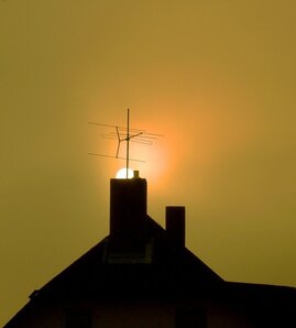 Ilustracja do artykułu chimney-roof-sun-sunset-home-building-fireplace.jpg