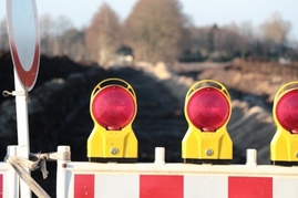 Ilustracja do artykułu site-warning-light-road-works-barrier-road.jpg