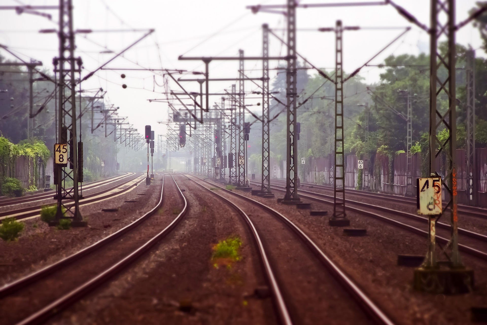 railway-tracks-g34922eecc_1920.jpg