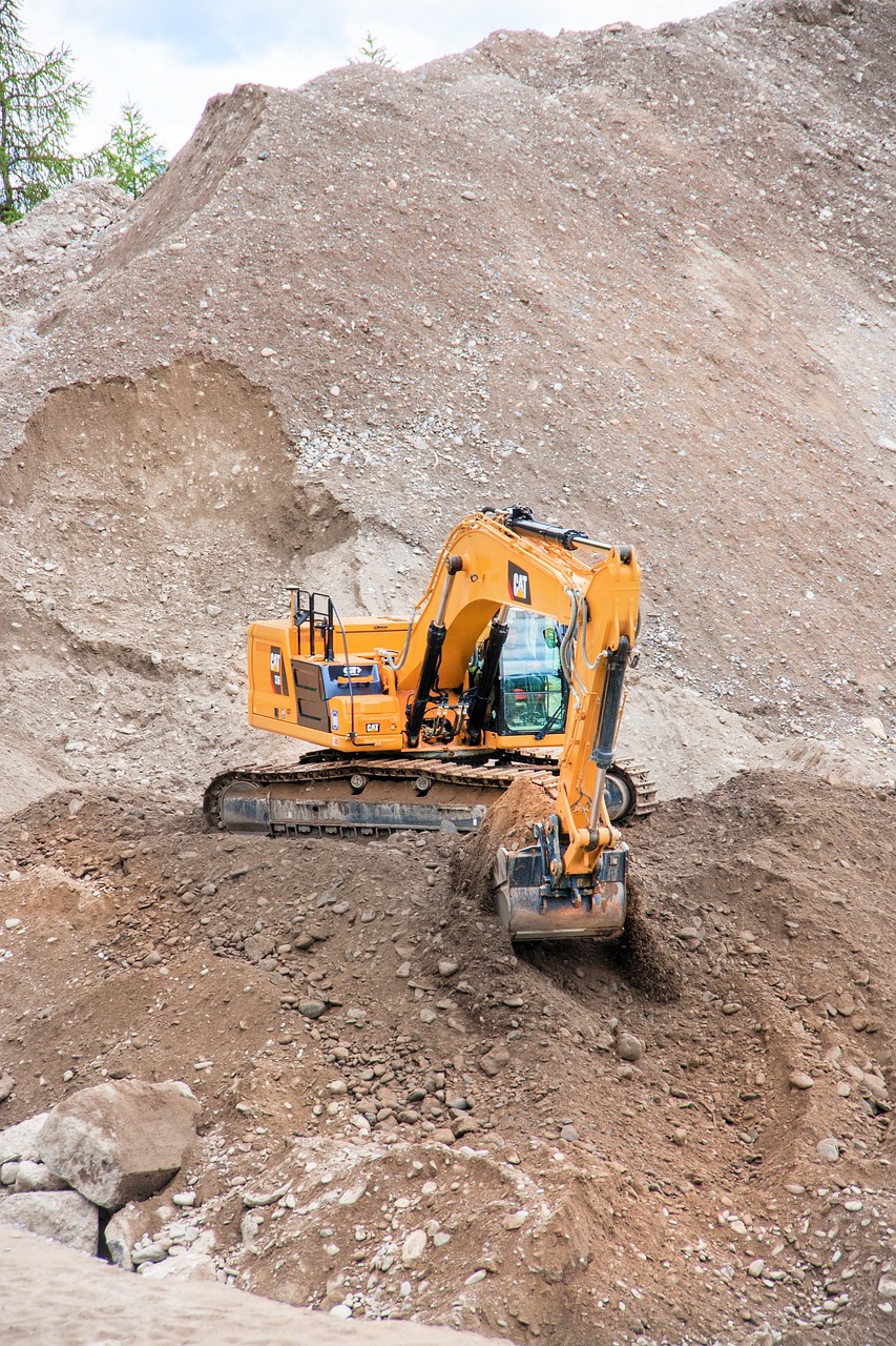 excavators-5426906_1280.jpg